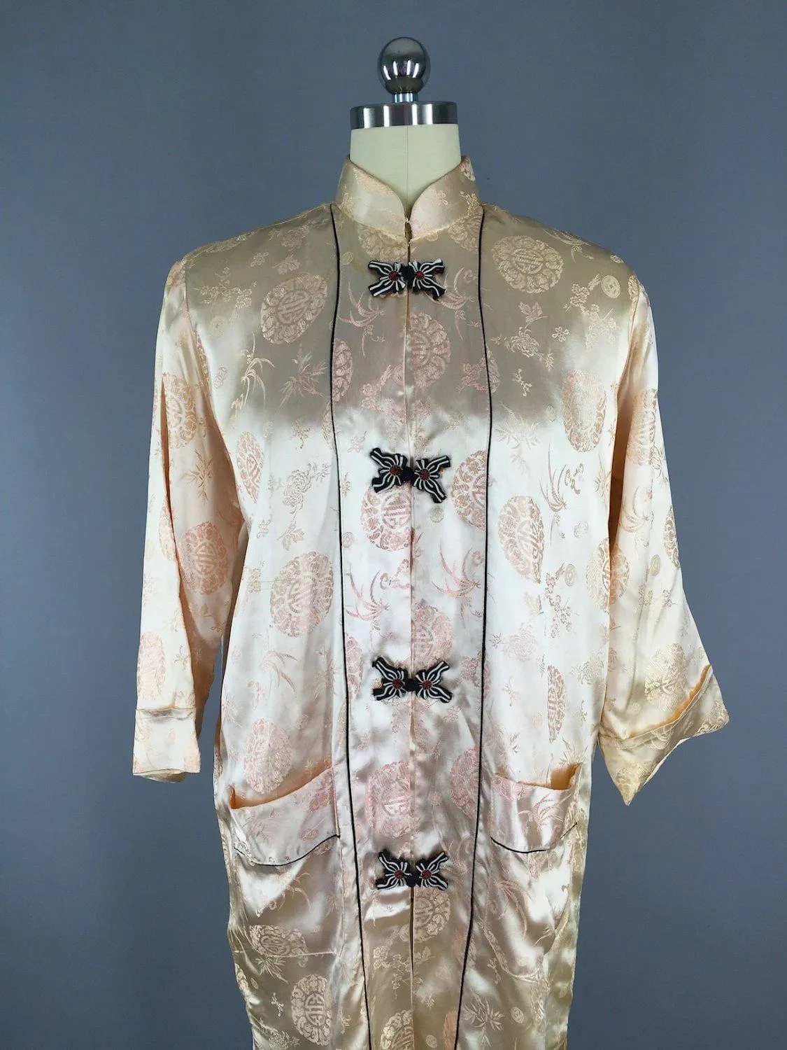 Vintage Ivory Silk Robe / Dressing Gown